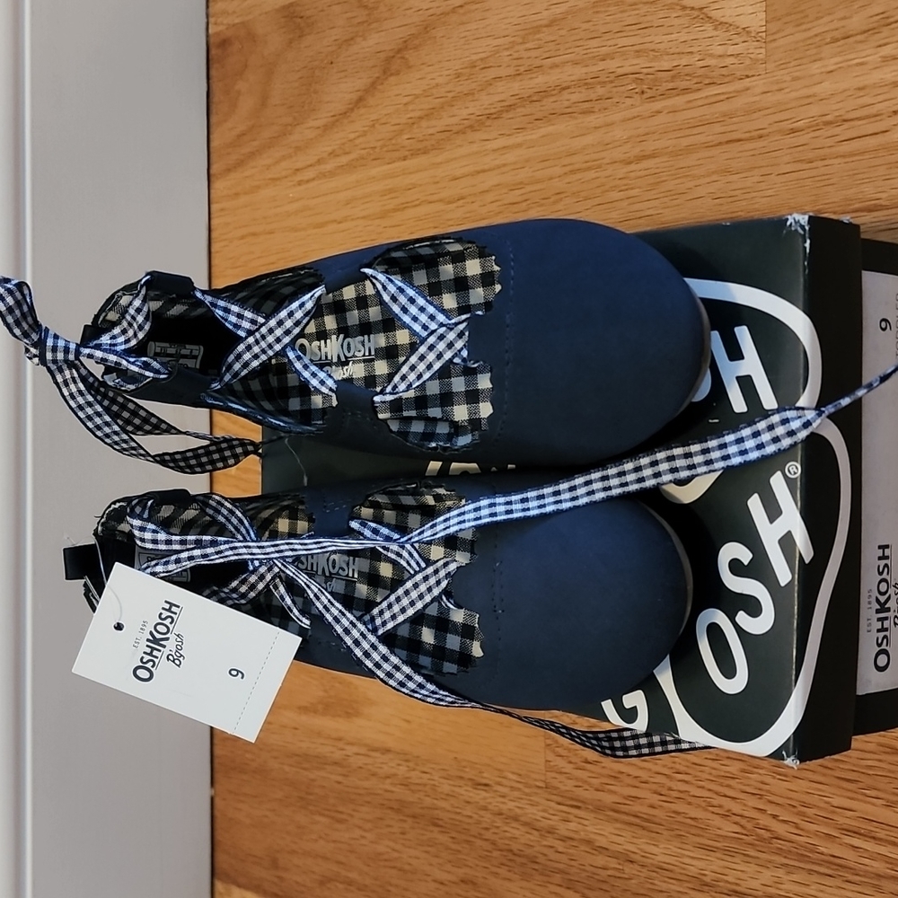 Oshkosh Bianca flats